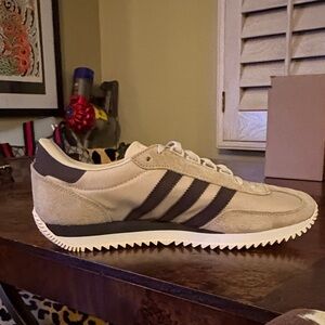 Liam Gallagher Oasis Adidas Cream and Brown Retro Runner Low-Top Sneaker